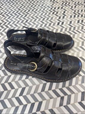 b.o.c. Black Fisherman Sandals with Buckle size 39